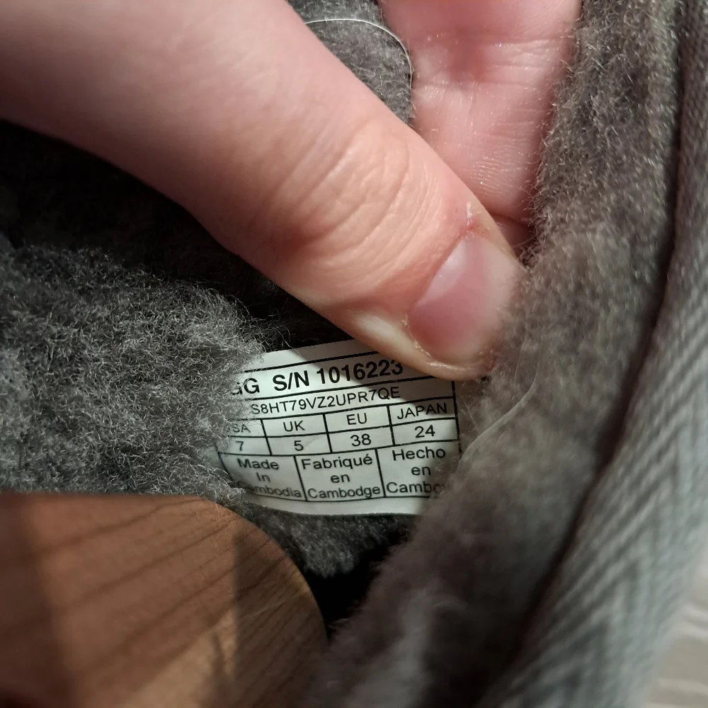 UGG Gray Sheepskin Suede Women's Boots - Picture 9 of 10